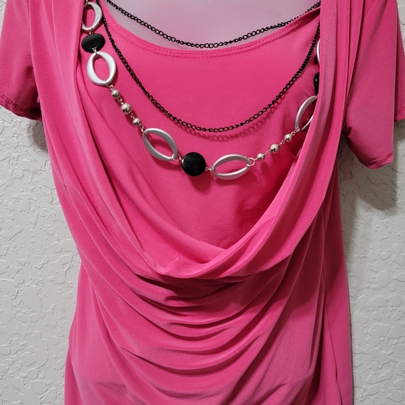 Hot pink blouse with necklace - Picture 5 of 6